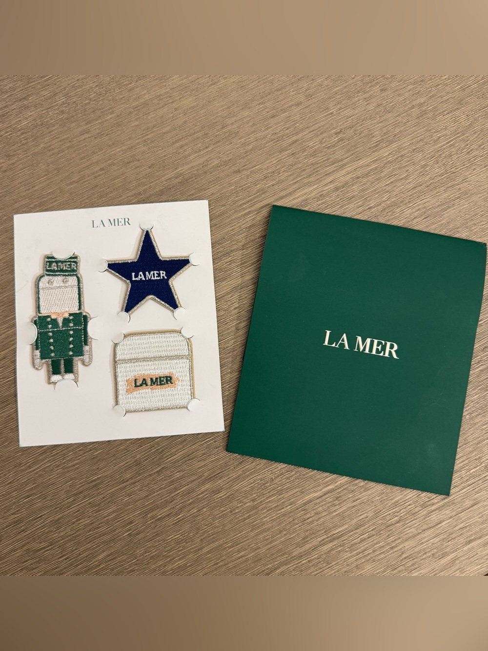 La Mer Green Gift Card Holder with Branded Patch Set